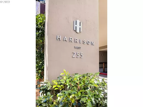255 SW Harrison St #8B, Portland, OR 97201