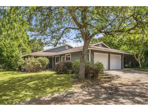 10910 SW Garden Park Pl, Tigard, OR 97223