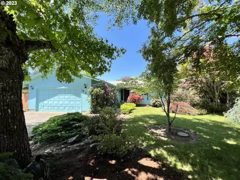 478 W Hazel St, Roseburg, OR 97471