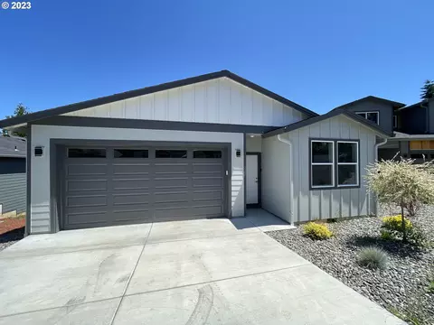 100 Glen Gate Loop, Cathlamet, WA 98612