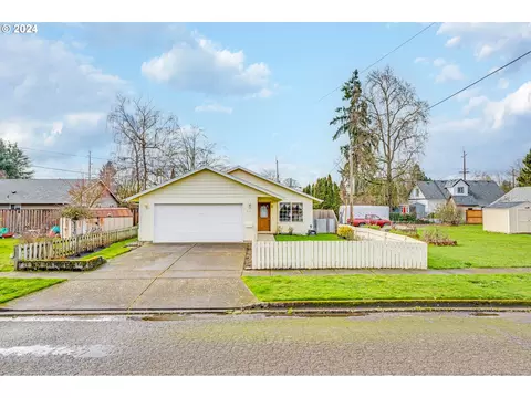 711 S Willamette St, Newberg, OR 97132