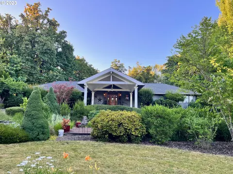 445 Musical Ln, Roseburg, OR 97471