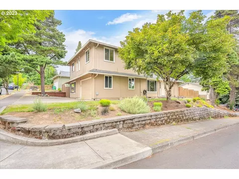3895 SE 6th St, Gresham, OR 97080