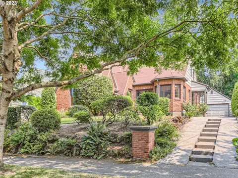 630 NE Laurelhurst Pl, Portland, OR 97232