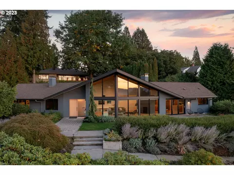 420 SE 65th Ave, Portland, OR 97215