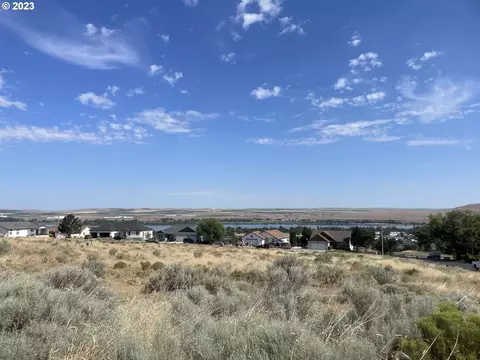 1790 Mcfarland Ave, Umatilla, OR 97882