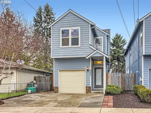 8445 NE Brazee St, Portland, OR 97220