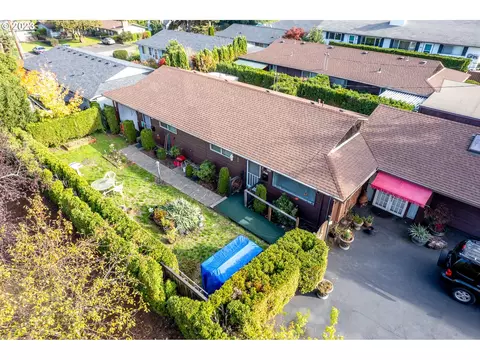 9001 NE Irving St, Portland, OR 97220