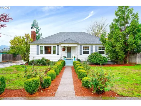 549 SW Oakdale Ave, Dallas, OR 97338