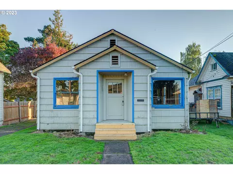 1516 E 2nd St, Newberg, OR 97132