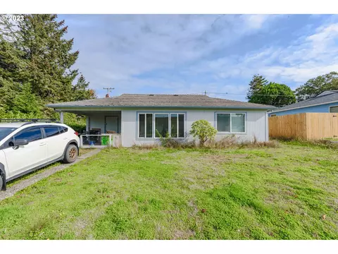 1707 Grant St, North Bend, OR 97459