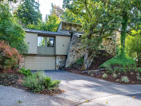 2325 Blackburn St, Eugene, OR 97405