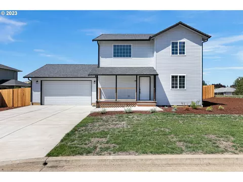 141 Jensen Ct, Roseburg, OR 97471
