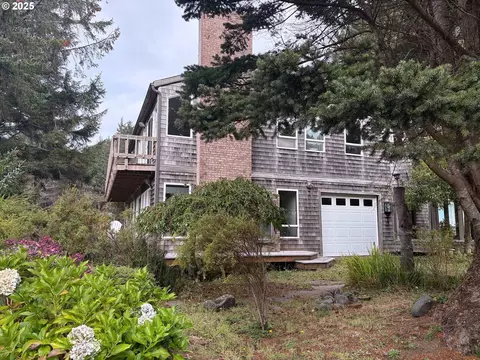 327 Lemwick Ln, Yachats, OR 97498