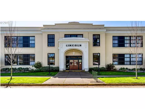 650 W 12th Ave #221, Eugene, OR 97401