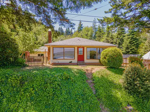 1865 N 8th St, Coos Bay, OR 97420