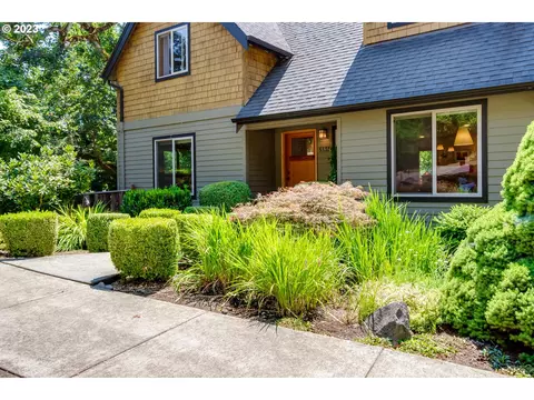 5138 Solar Heights Dr, Eugene, OR 97405