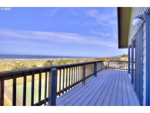 29134 Ellensburg Ave #25, Gold Beach, OR 97444