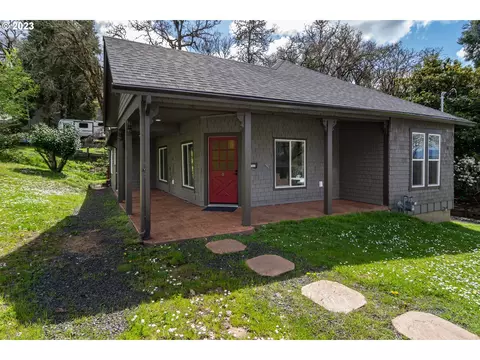 1423 SE Lane Ave, Roseburg, OR 97470