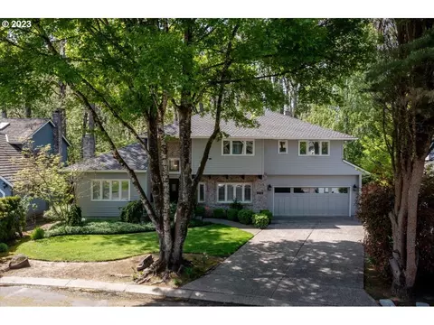 5726 Charles Cir, Lake Oswego, OR 97035