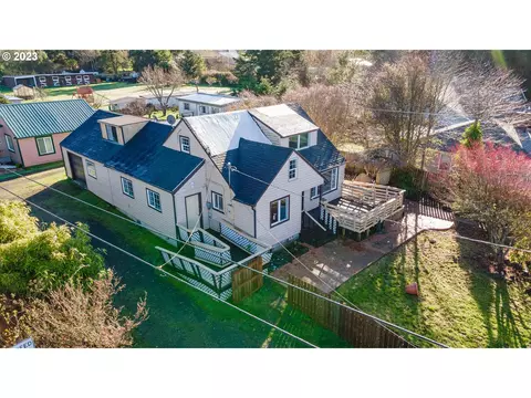90730 Travis Ln, Coos Bay, OR 97420