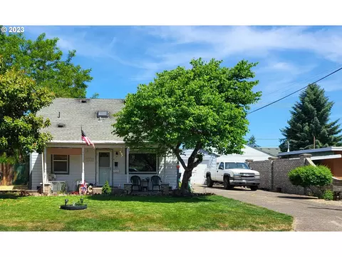 2440 D St, Springfield, OR 97477