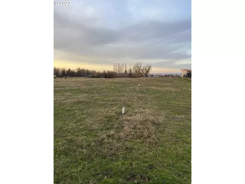 33219 E Columbia Ln, Hermiston, OR 97838
