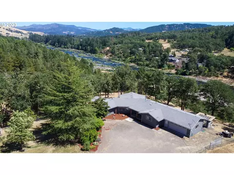 14309 N Bank Rd, Roseburg, OR 97470