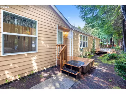 455 Seagrove Loop, Lincoln City, OR 97367