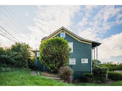 1007 SW Alder St, Newport, OR 97365