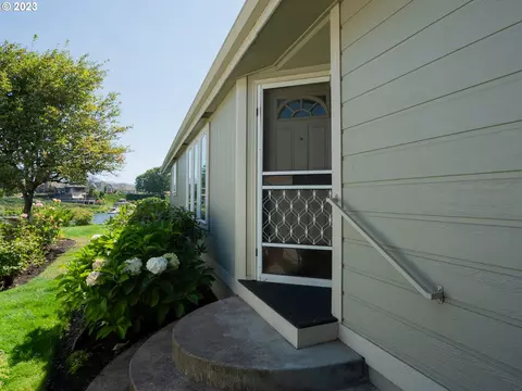 3355 N Delta Hwy #29, Eugene, OR 97408