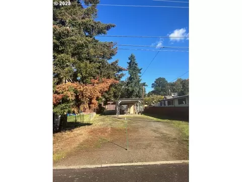 1037 NE Walnut St, Roseburg, OR 97470