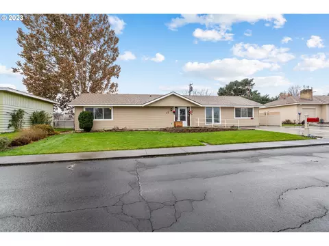 17 W Cedar Dr, Hermiston, OR 97838
