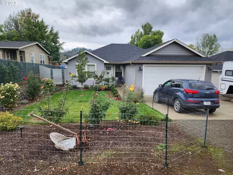 2179 Freeman Ave, Roseburg, OR 97471