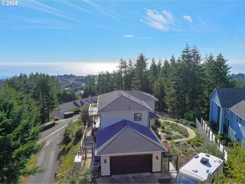 97661 Marina Heights Loop, Brookings, OR 97415