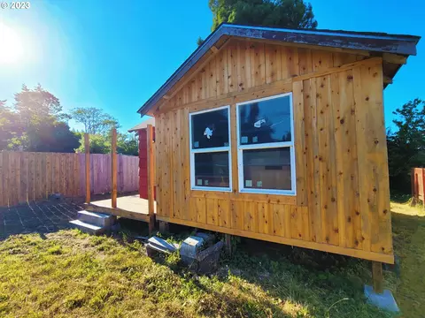 1168 California Ave, Coos Bay, OR 97420