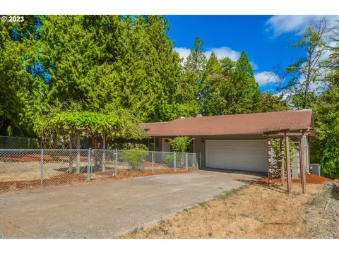374 SE Barnes Ave, Gresham, OR 97080