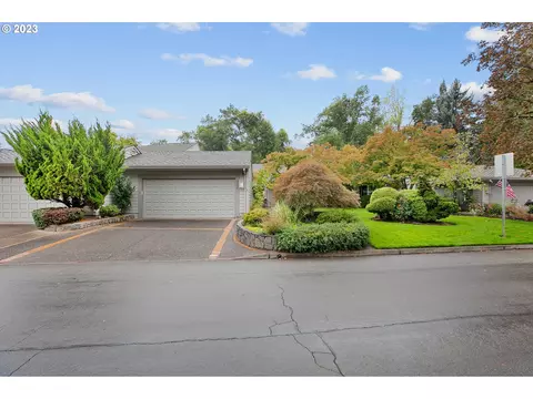 8250 SW Fairway Dr, Wilsonville, OR 97070