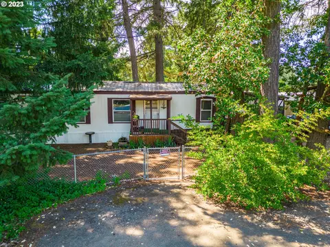 646 Frederick Ct, Cave Junction, OR 97523