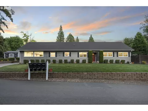 1560 Shadow Wood Dr, West Linn, OR 97068
