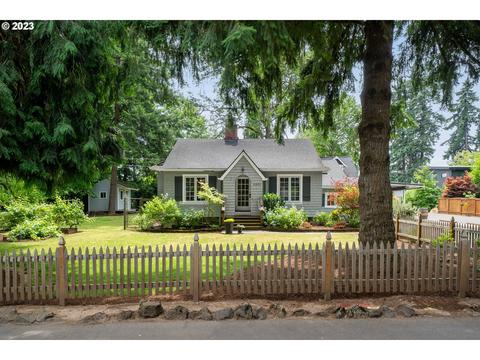 3220 Upper Dr, Lake Oswego, OR 97035