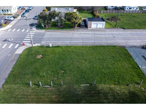 11 Th St SE #8000, Bandon, OR 97411
