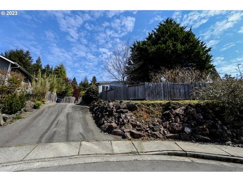 884 Joshua Ct, Brookings, OR 97415