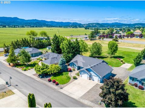 150 Palomino Ave, Roseburg, OR 97471
