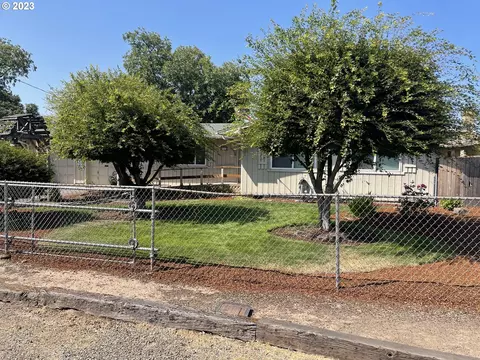 5070 E St, Springfield, OR 97478