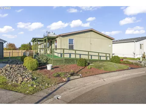 1699 N Terry St #323, Eugene, OR 97402