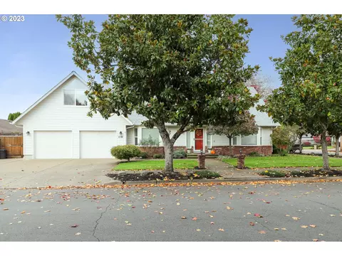 6796 F St, Springfield, OR 97478
