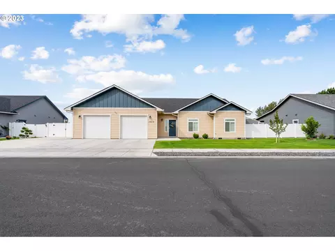 1959 NE 8th St, Hermiston, OR 97838