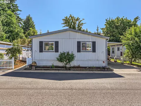 18485 SW Pacific Dr #11, Tualatin, OR 97062