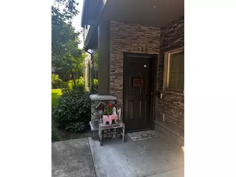 886 NE Wheelock Pl, Hillsboro, OR 97006